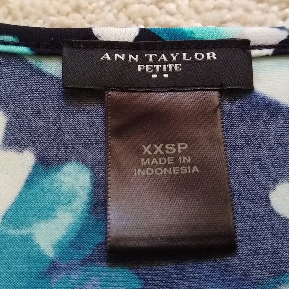 Ann Taylor blue floral keyhole blouse XXSP - Picture 5 of 6